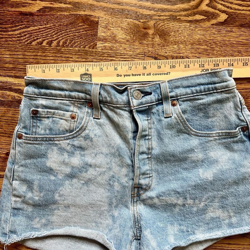 Levi's 501 Shorts Womens Blue High Rise Acid Wash Denim Cutoff Button Fly Sz 28 - Picture 4 of 9